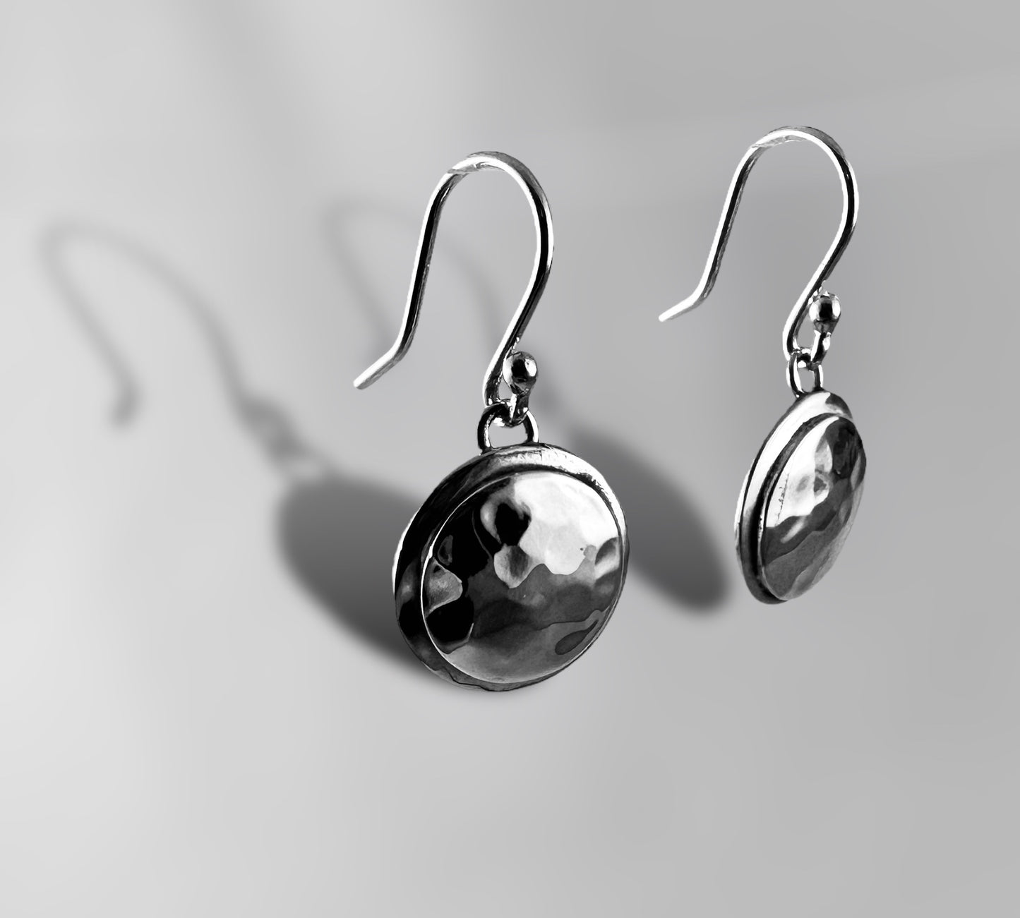 2 plates - agsb contemporary jewellery