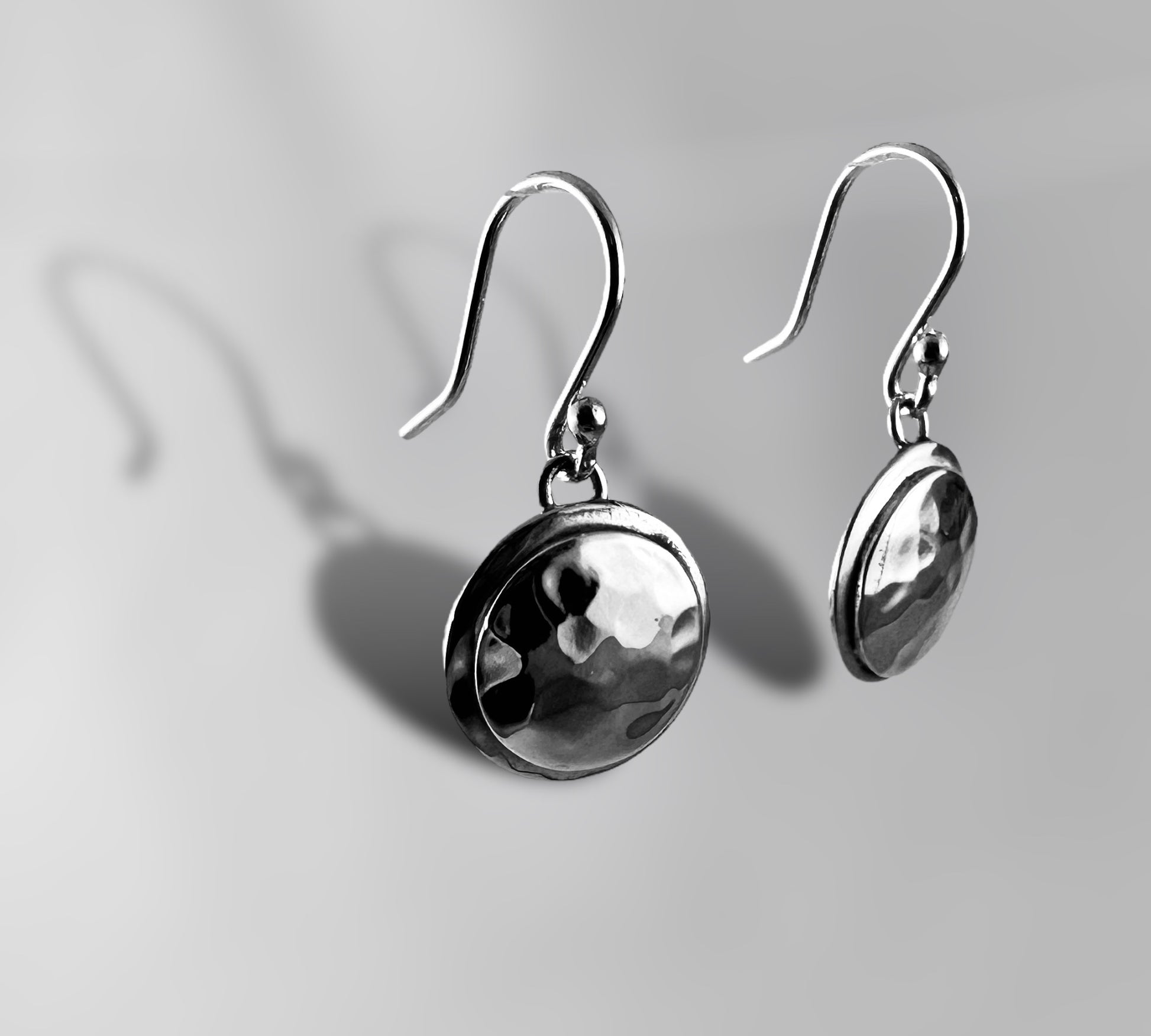 2 plates - agsb contemporary jewellery