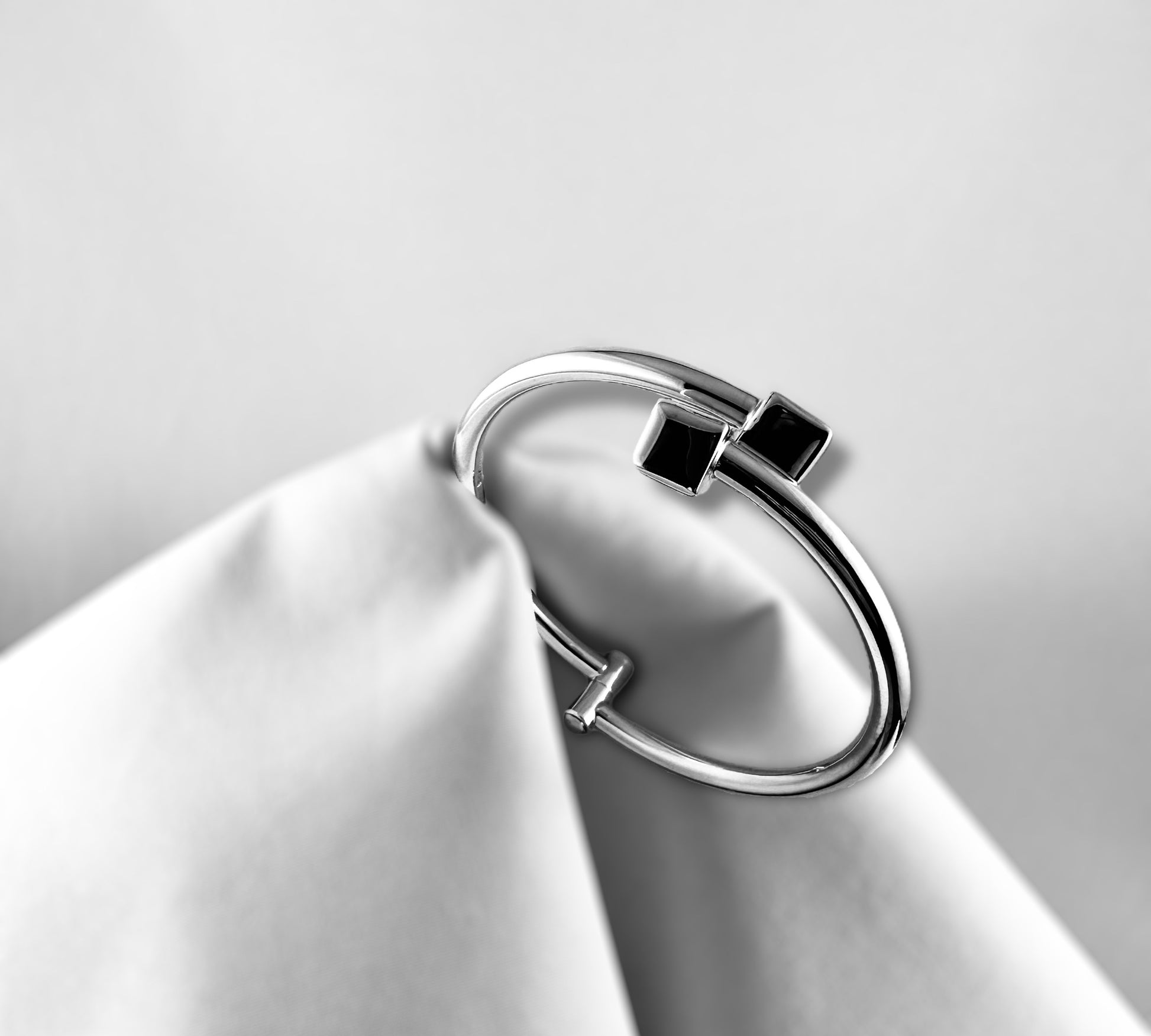 Cubes Bangle - agsb contemporary jewellery
