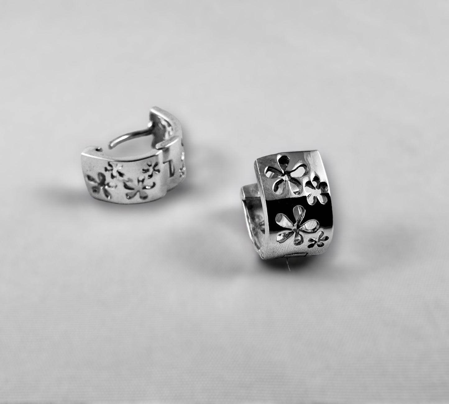 Flower Huggies - agsb contemporary jewellery