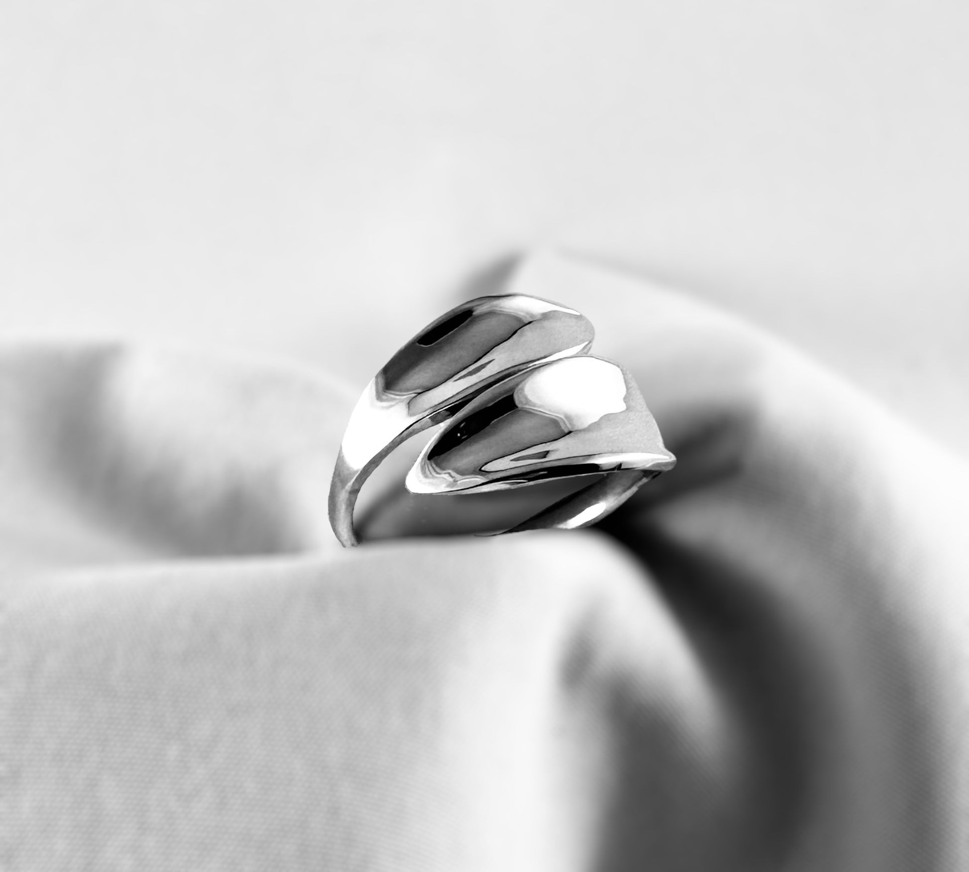 Hug - agsb contemporary jewellery